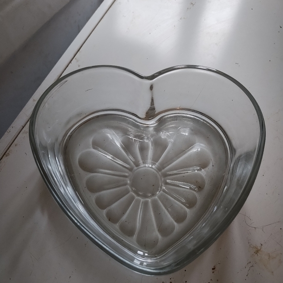 Gift idea? Heart collection crystal vase, dishes and more - Picture 7 of 10